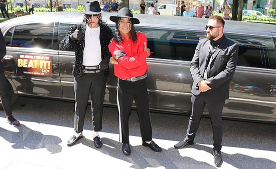 Ankunft der beiden Michael Jackson Darsteller Dantiano Goodman und Koffi Misah vor dem Hotel Bayerischer Hof, standesgemäß mit einer Strechlimousine (©Foto: Martin Schmitz) 